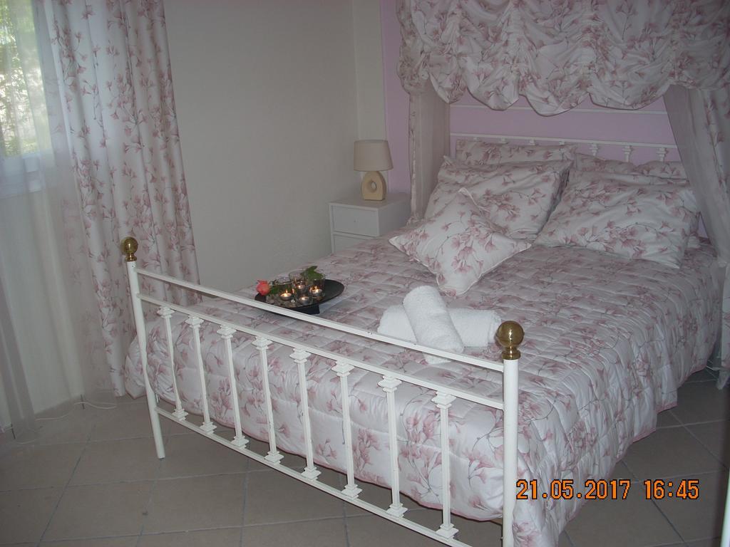 Iris Apartments Apolpaina Екстер'єр фото