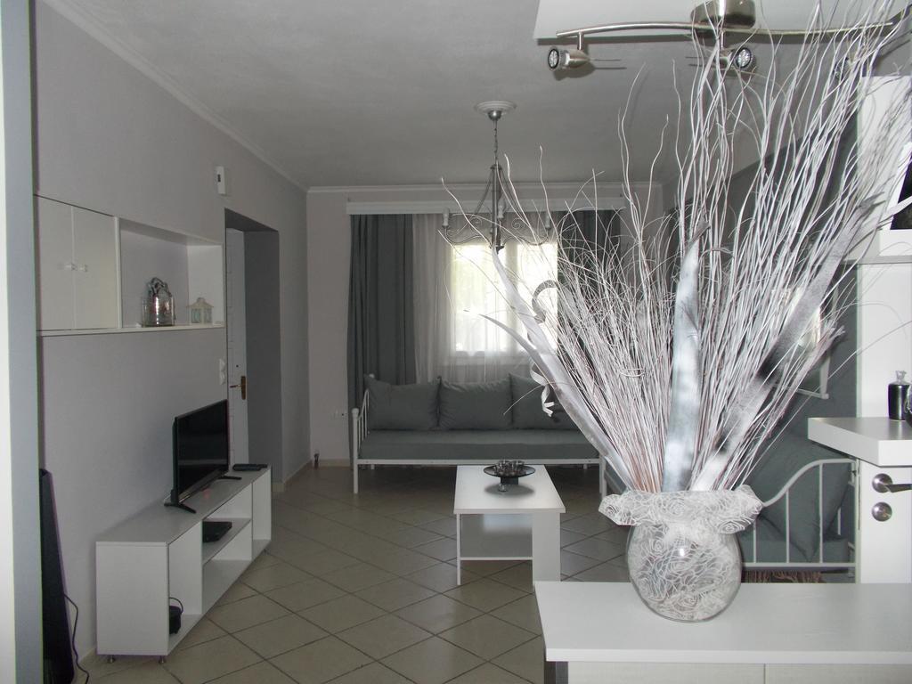 Iris Apartments Apolpaina Екстер'єр фото